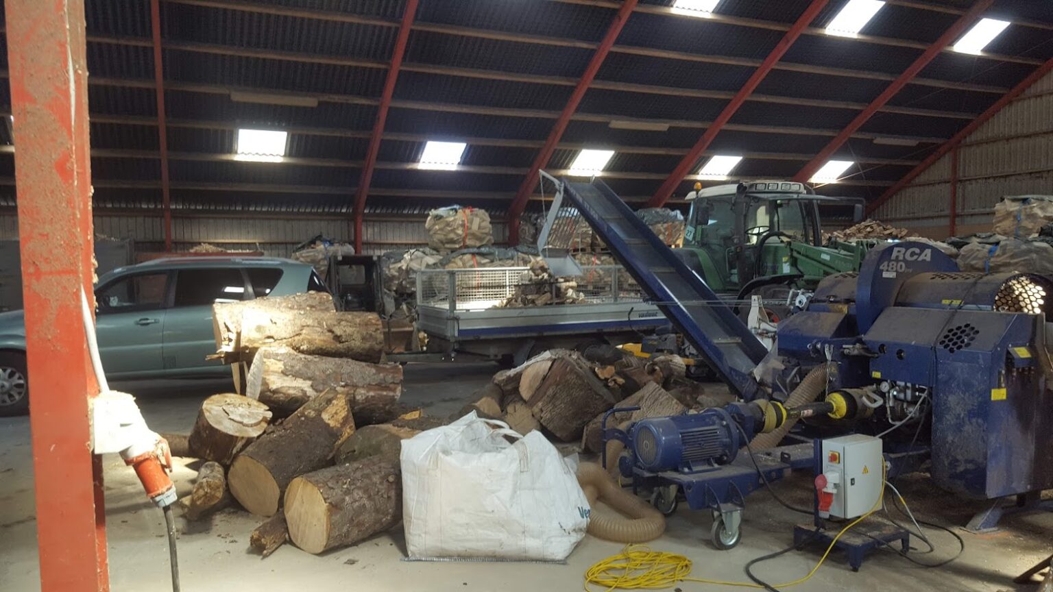 Kløvearbejde - Midtvest Brænde ApS - billede 3 kloevearbejde - Kløvearbejde billede 3 kløvearbejde