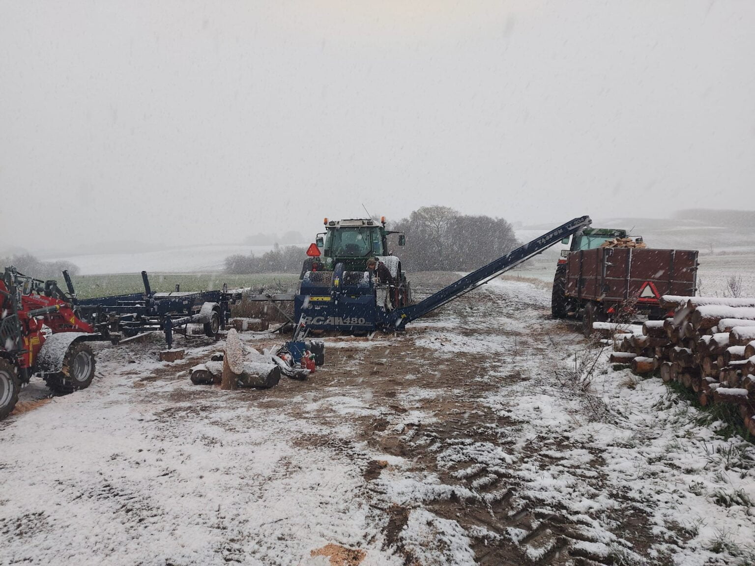 Kløvearbejde - Midtvest Brænde ApS - billede 6 kloevearbejde - Kløvearbejde billede 6 kløvearbejde